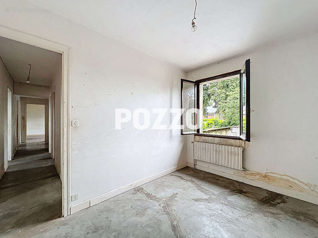A Vendre - Juvigny Les Vallées - Maison 9 pièce(s) 136 m² - Centre-bourg - photo 12