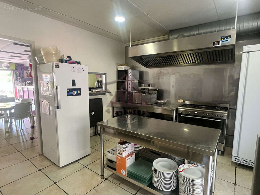 Commerce à LES MAGES