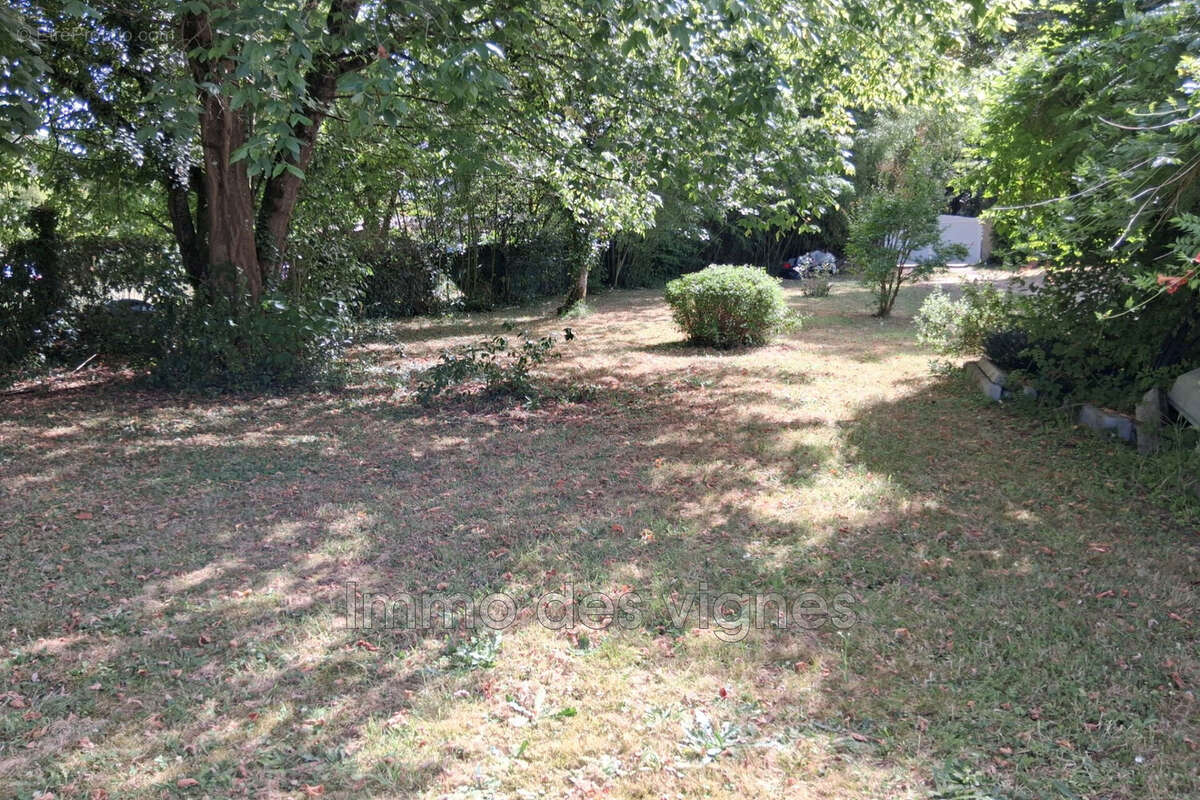 Terrain à SAINTE-EULALIE