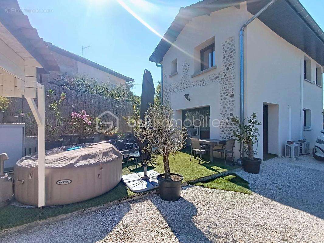 Maison rénovée - 4 pièces - 80m² - Au calme - Vue sur les montagnes - photo 14