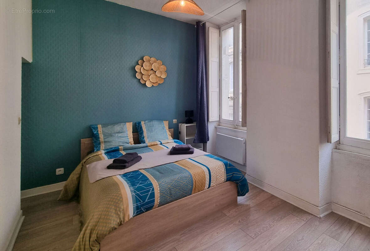 Chambre 1 - Appartement à CARCASSONNE