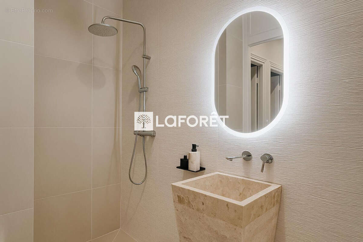 Appartement à PARIS-15E