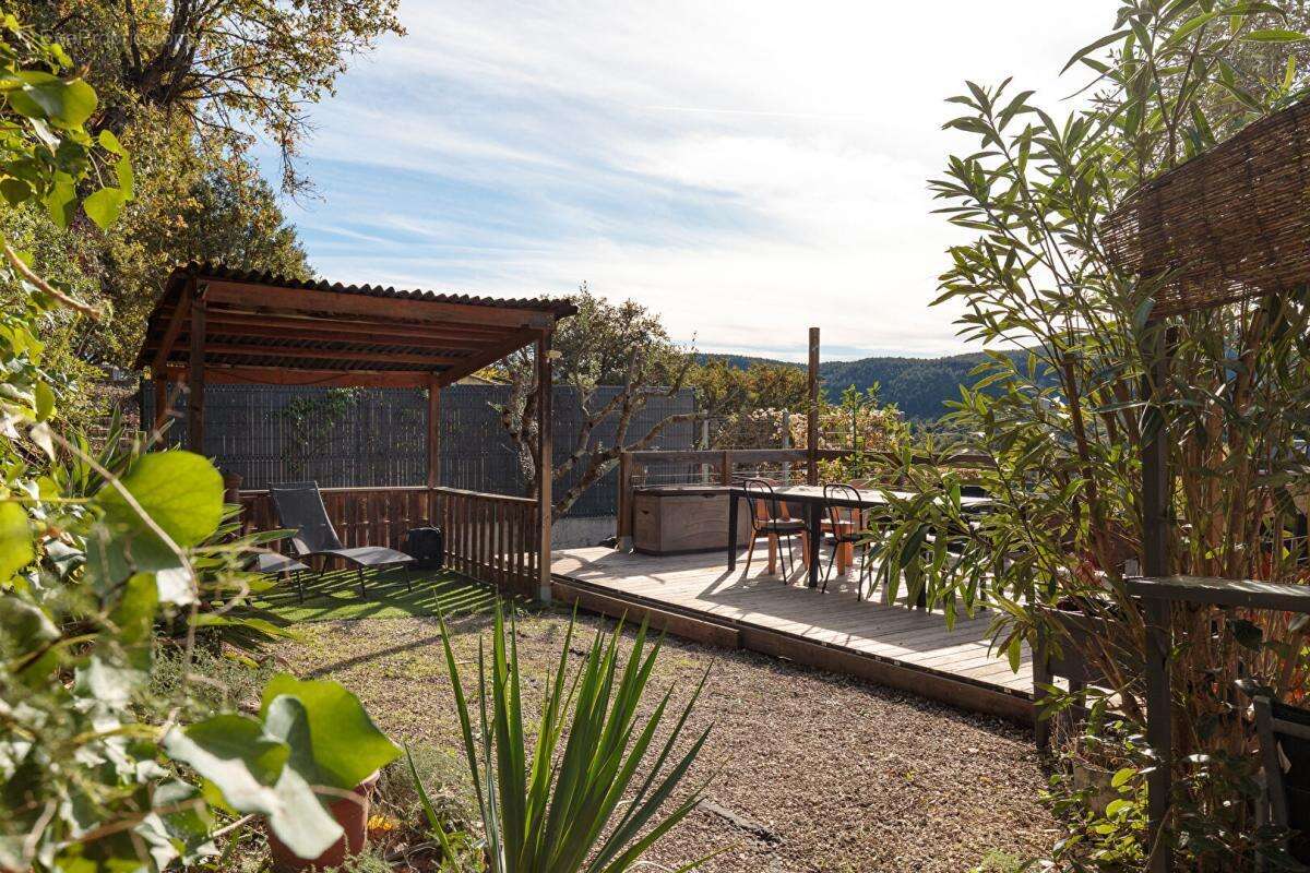 Maison à BAGNOLS-EN-FORET