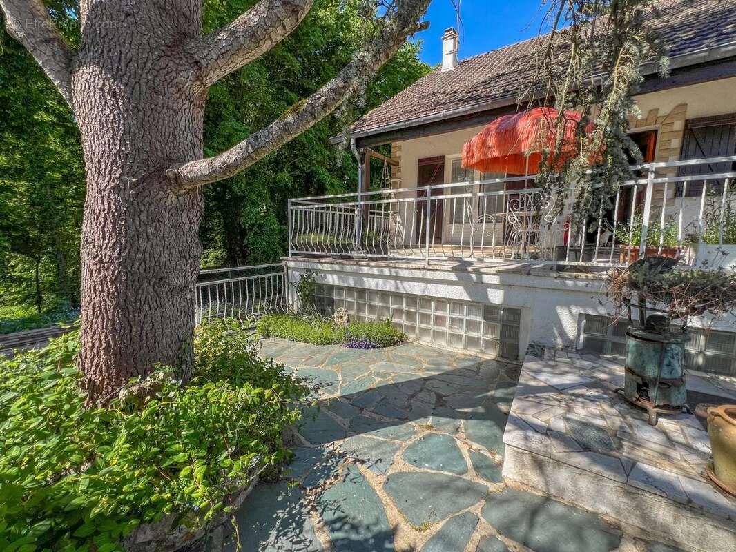 Maison à LE MESNIL-SAINT-DENIS