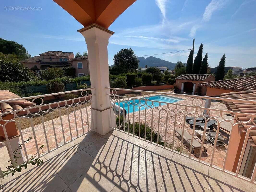 Maison à ROQUEBRUNE-SUR-ARGENS