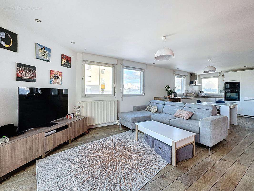 Appartement à LA ROCHE-SUR-FORON