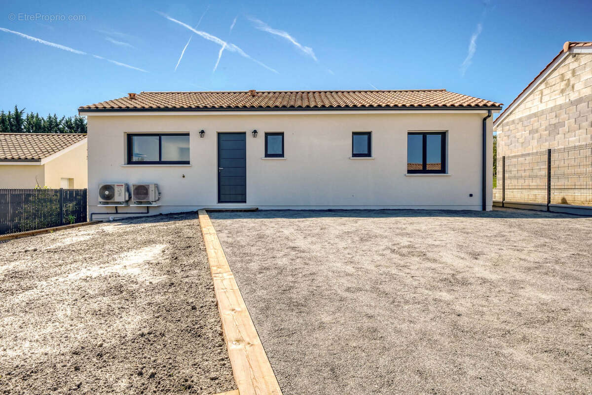 Maison à MONTLIEU-LA-GARDE