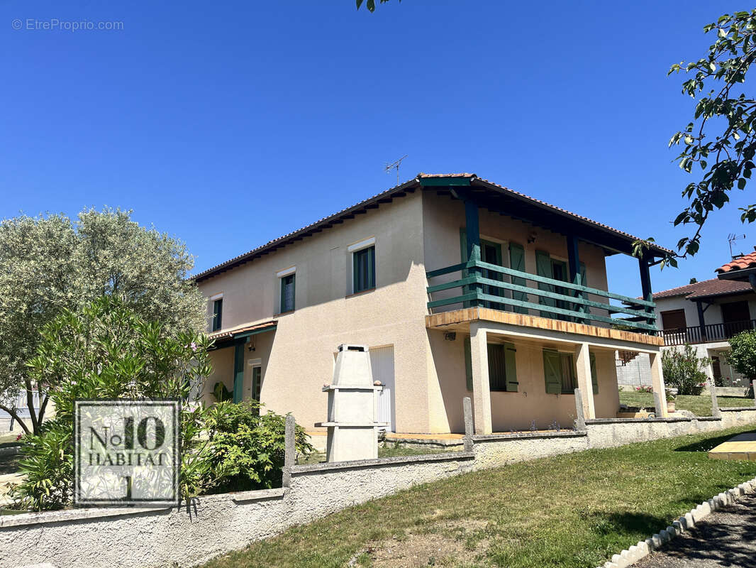 Maison à MAUVEZIN
