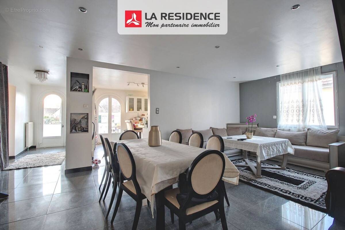 Maison à SAINT-ETIENNE-DU-ROUVRAY