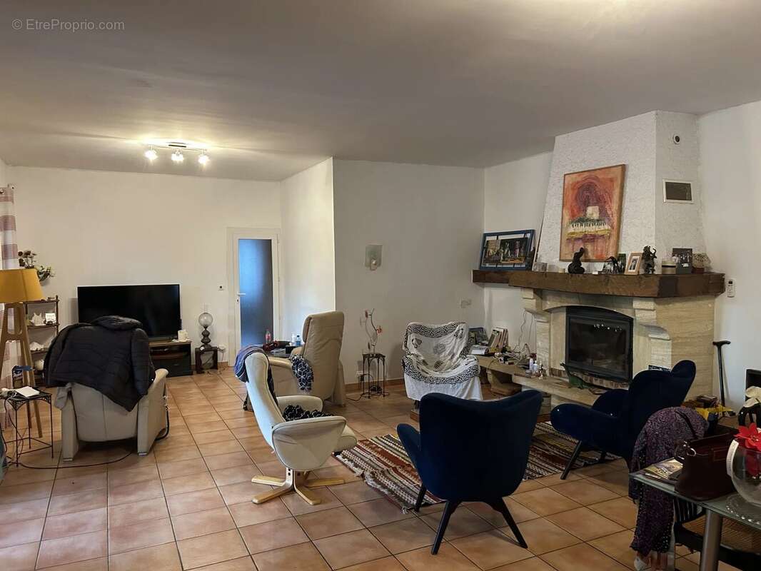 Maison à FONTVIEILLE