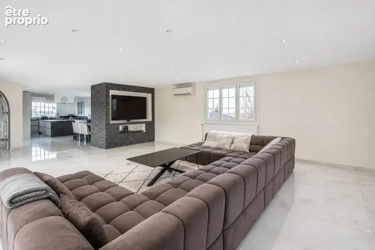 Villa de prestige à Saint-Laurent-de-Mur 450 m² - photo 4