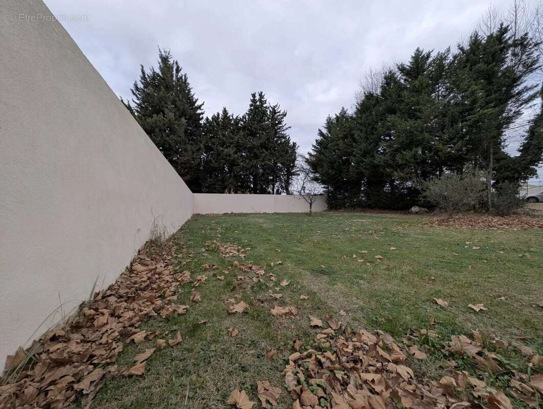 Terrain à SALON-DE-PROVENCE