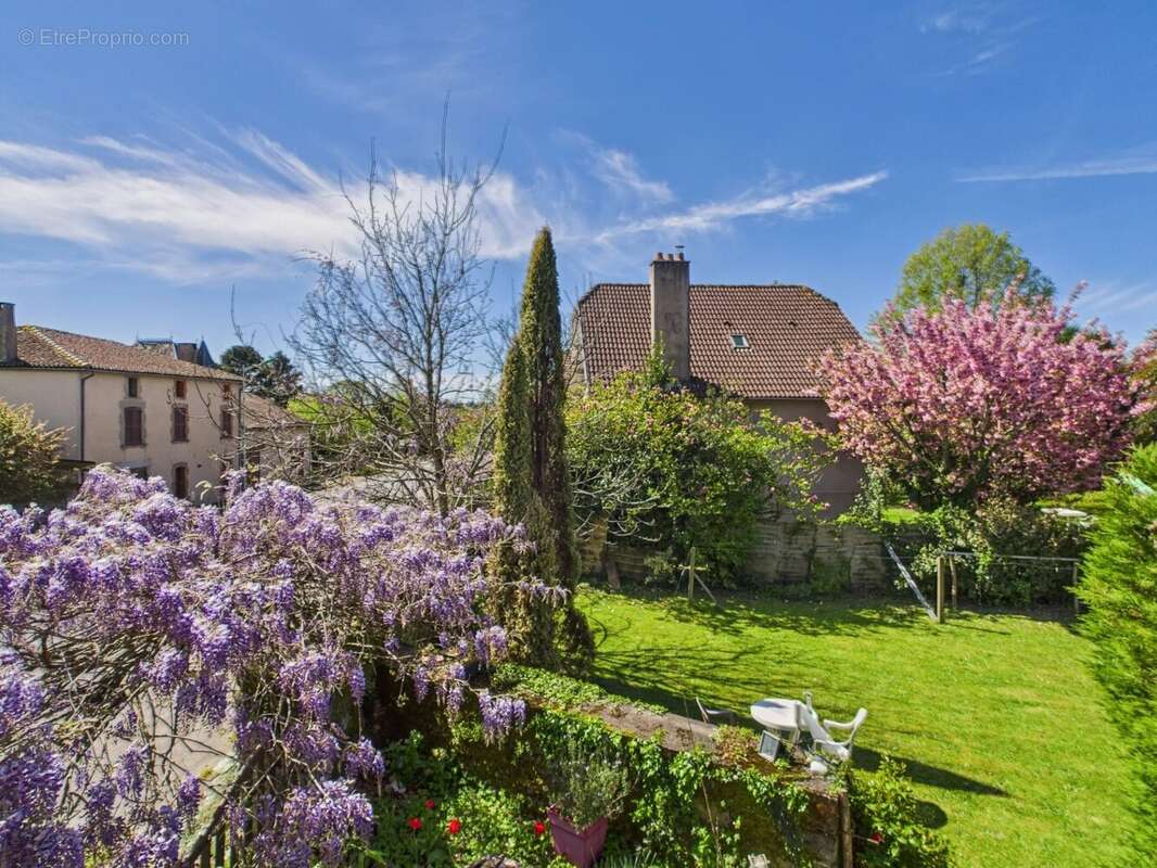 Maison à CHALUS