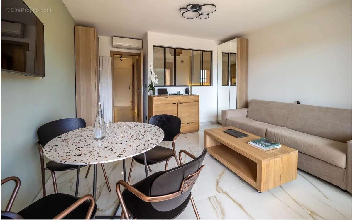 Appartement à VALLAURIS