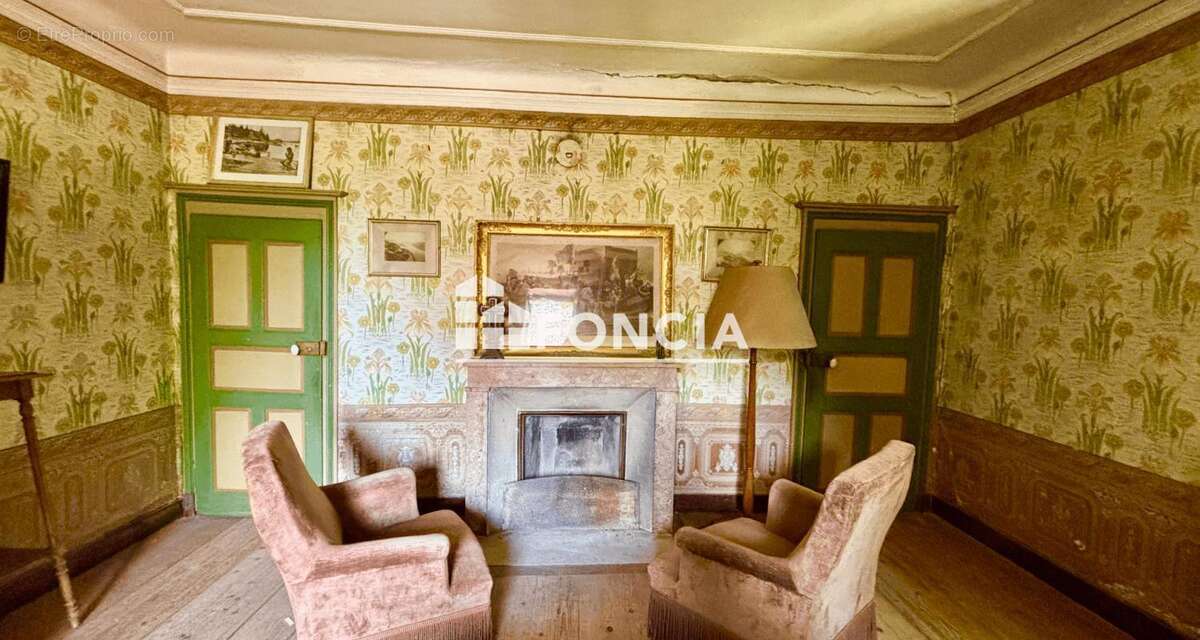 Propriété au calme  , Domaine "Les Feux" historique composé de plusieurs bâtisses - photo 4