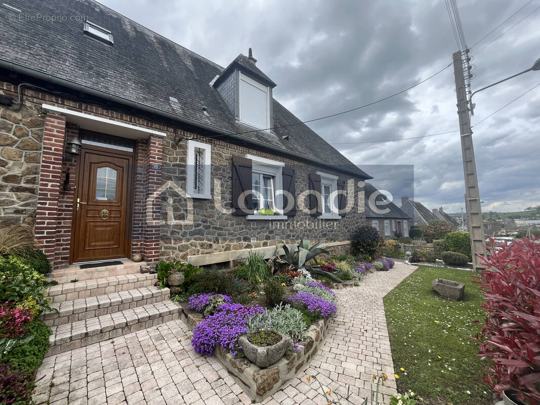 Maison à SAINT-PIERRE-DU-REGARD