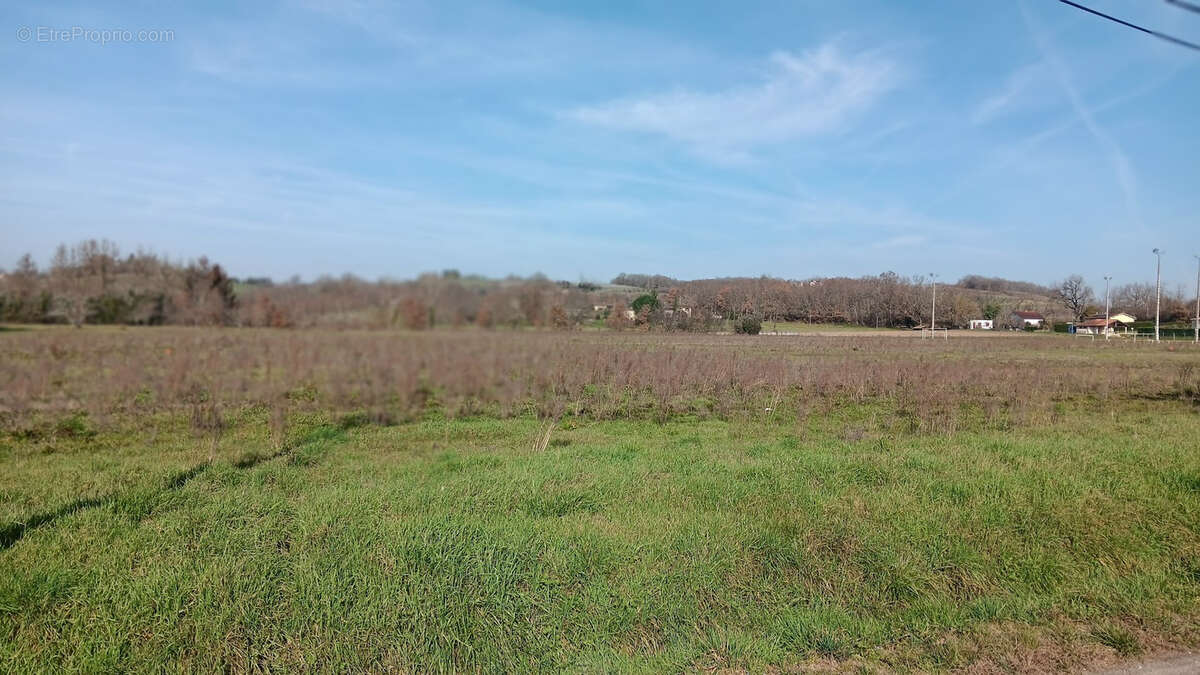 Terrain à LAFRANCAISE