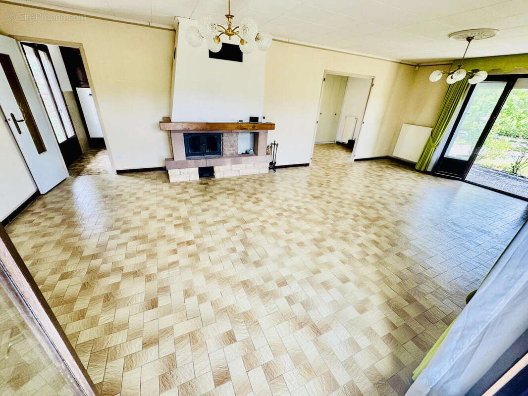 salon - Maison à FEIGERES