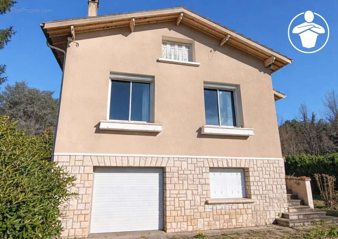 Maison à SAINT-HILAIRE-DE-LUSIGNAN