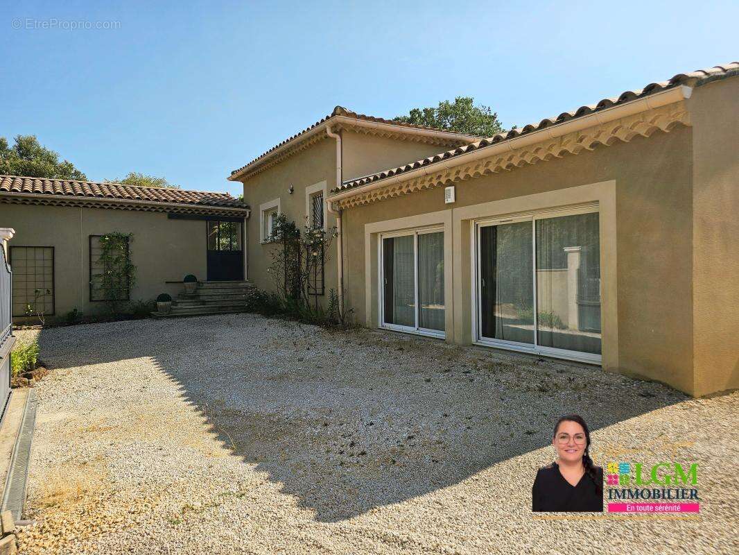 Maison familiale de standing avec piscine – 180 m² – Terrain de 1 600 m² - photo 4