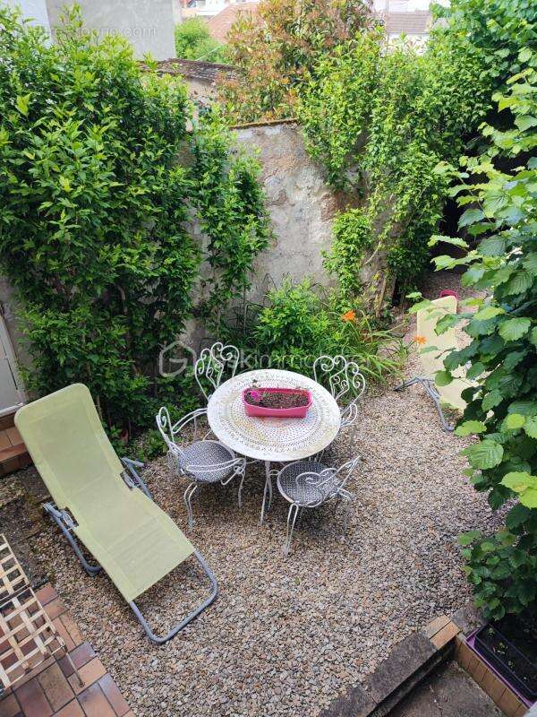Maison bourgeoise de 100 m² avec cave et extérieurs - photo 4