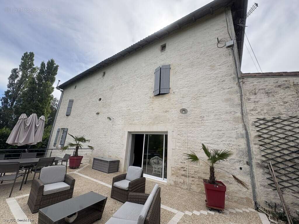 Maison à VILLEFAGNAN