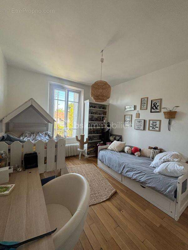 Maison à VERRIERES-LE-BUISSON