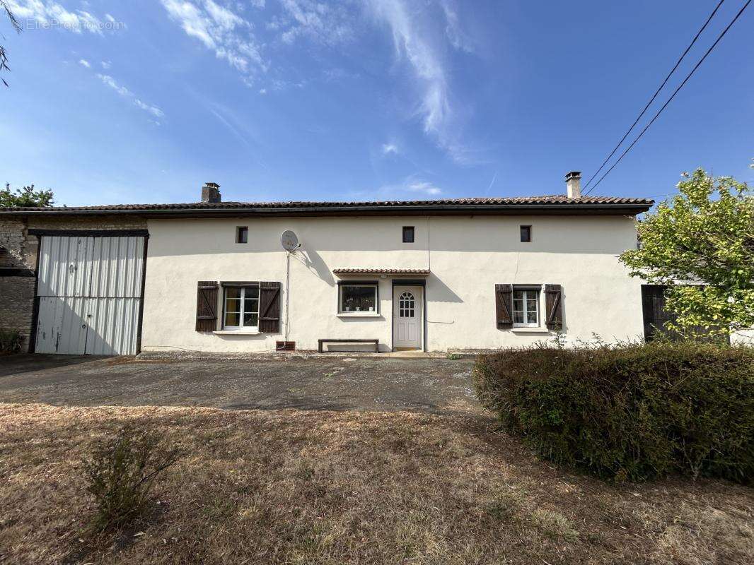 Maison de village 2 chambres, avec dépendances et grand jard - photo 2