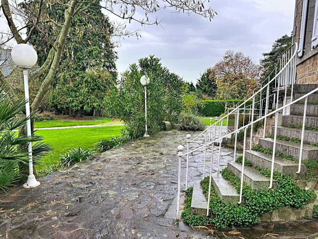 Maison à SAINT-HILAIRE-DU-HARCOUET