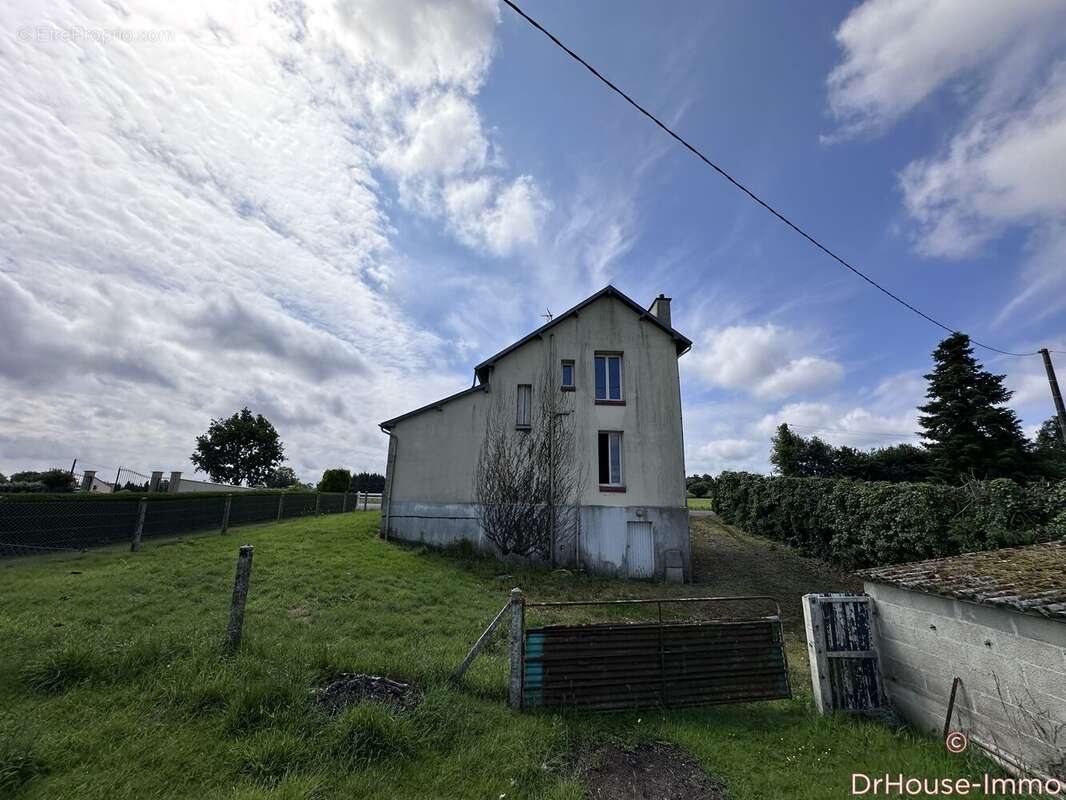 Maison à SAINT-MARTIN-DES-BESACES