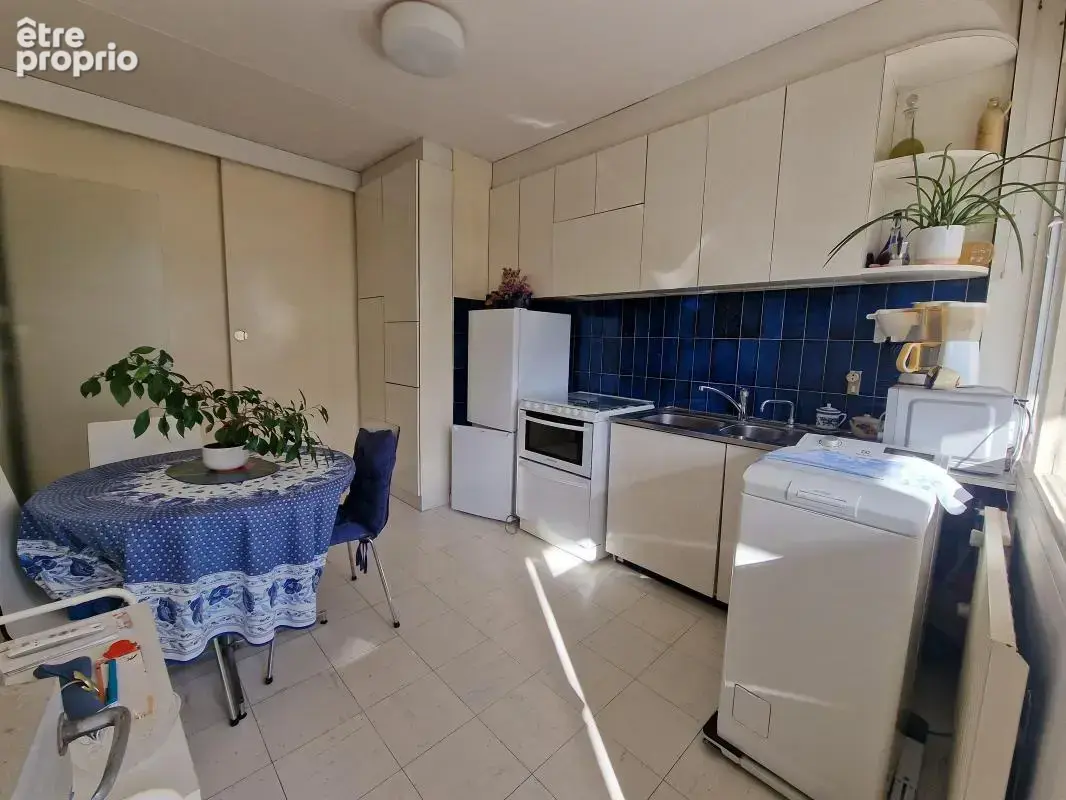 Appartement F4 de 79m² habitables situé au troisième étage avec cave et place de parking - photo 5