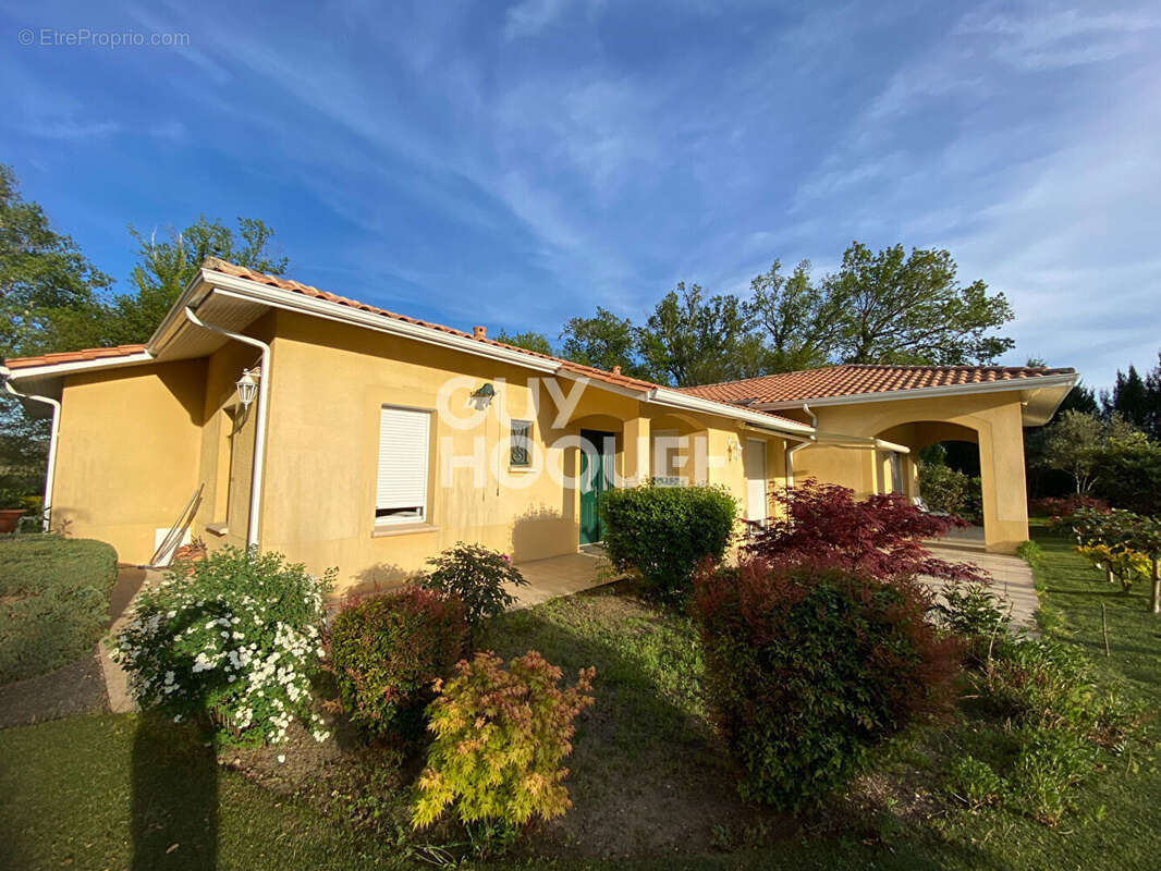 Maison à LES BILLAUX