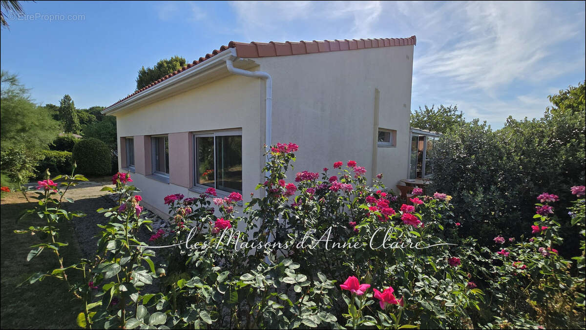 Maison  plain-pied 94 m2 / 4 chambres  / garage/ véranda/ jardin clos et paysager - photo 2