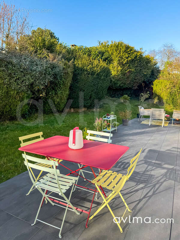 Maison à SAINT-NOM-LA-BRETECHE