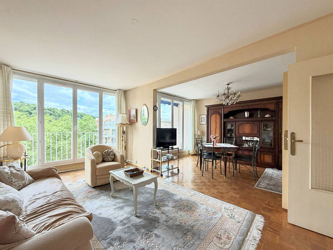 Appartement à SAINT-ETIENNE