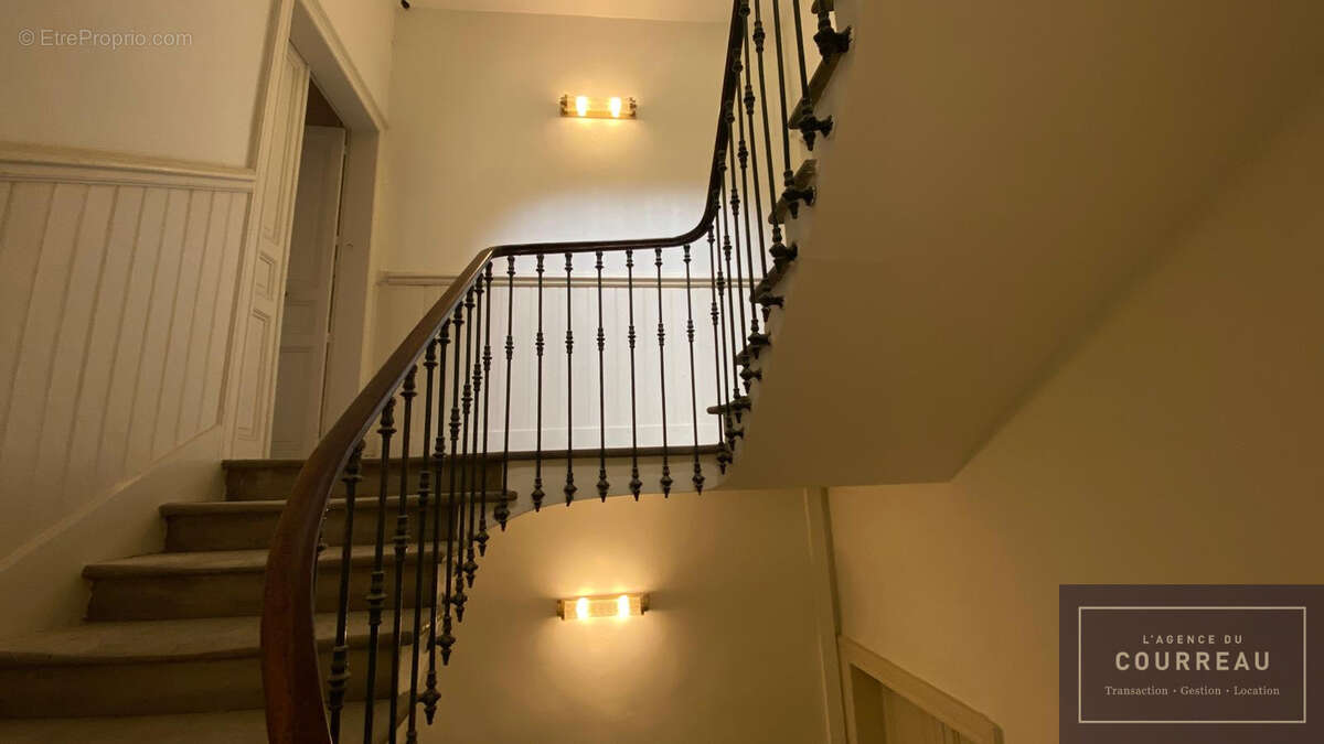 Montpellier   F3 de 83 m2 à Rénover dans Immeuble de Caractère - photo 2