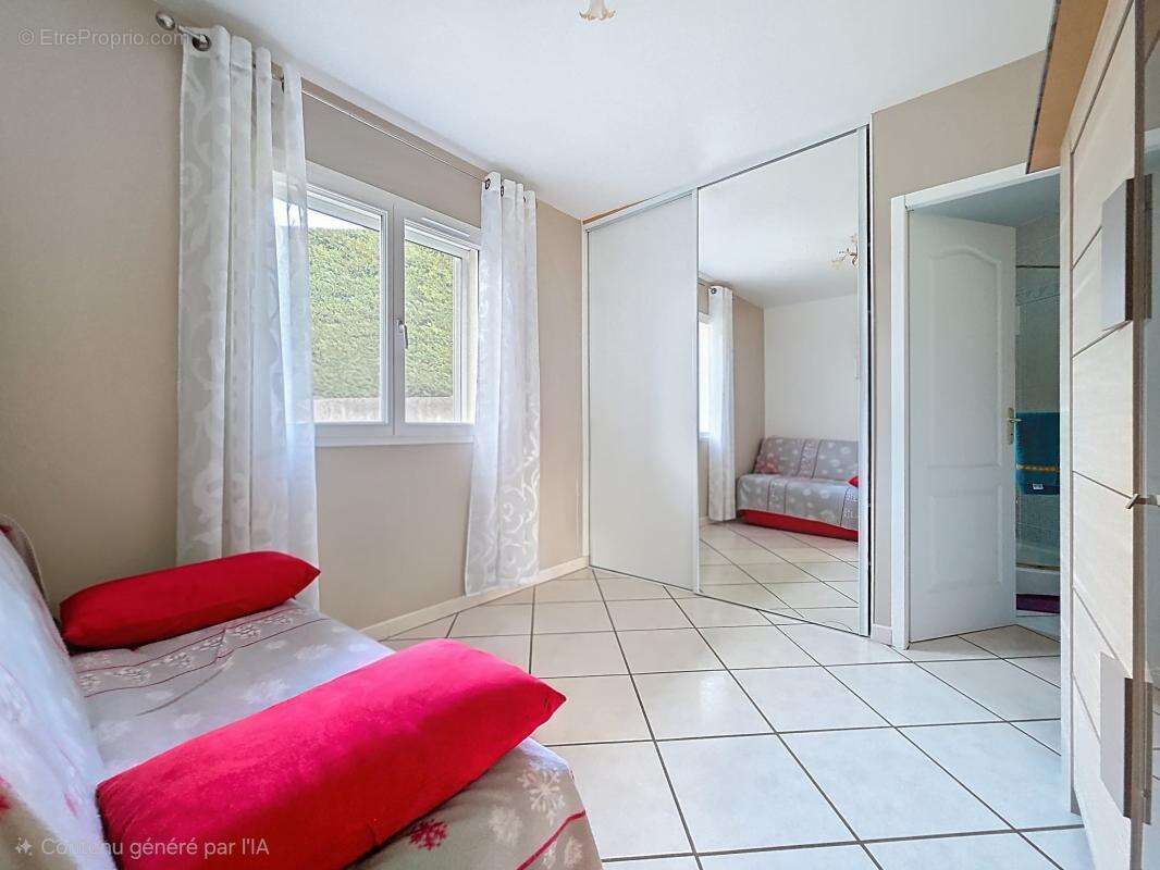 Maison à EYZIN-PINET