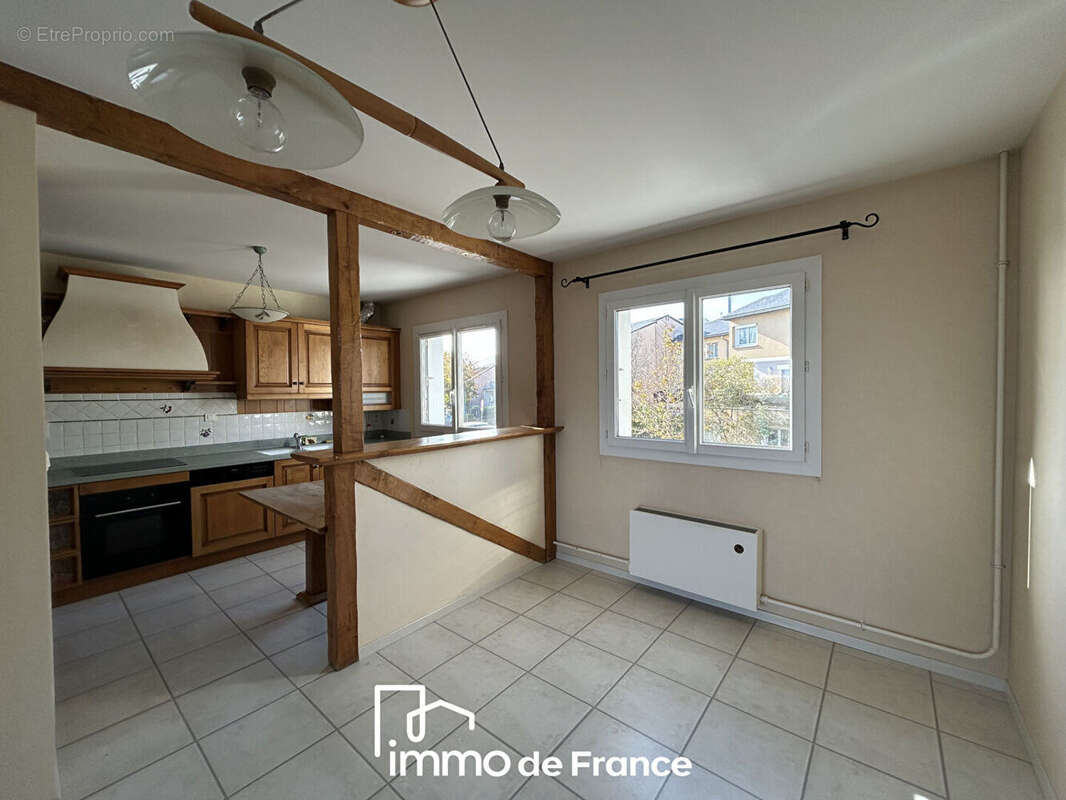 Appartement à ONET-LE-CHATEAU