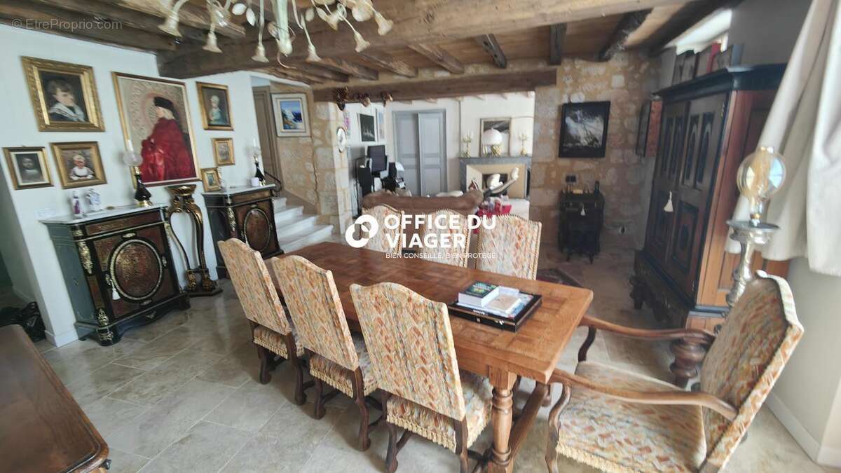 Maison - 5 pièces - 137 m² - photo 2