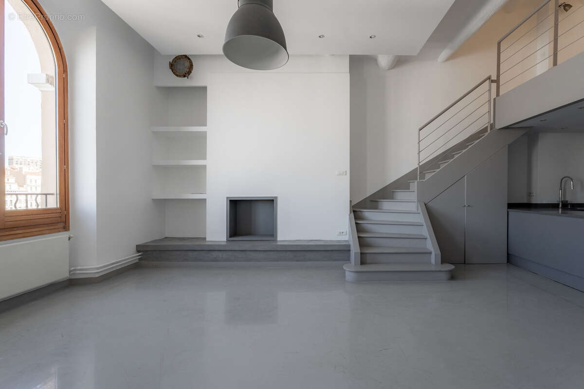 Appartement à MARSEILLE-1E