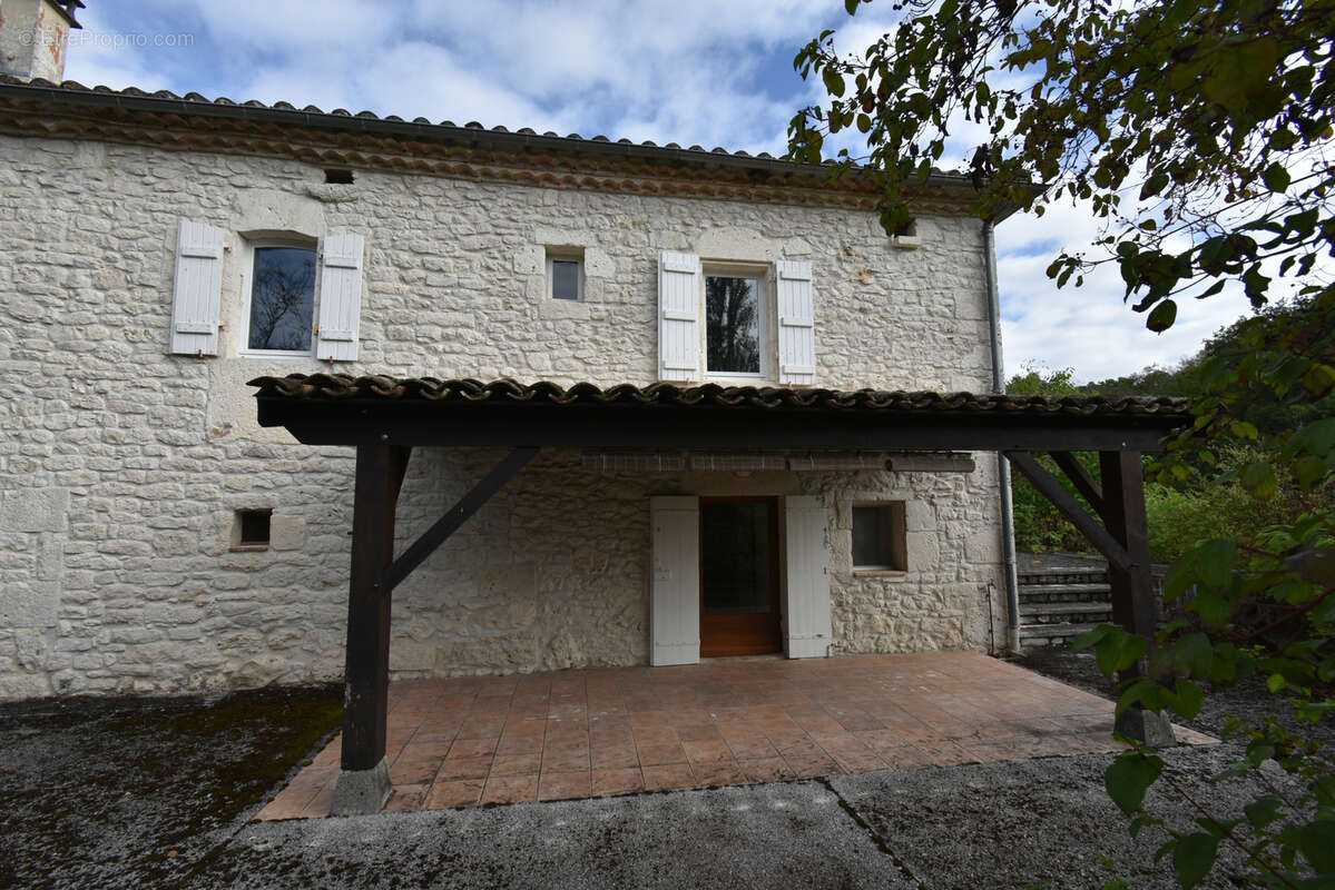 Maison à MONTAIGU-DE-QUERCY
