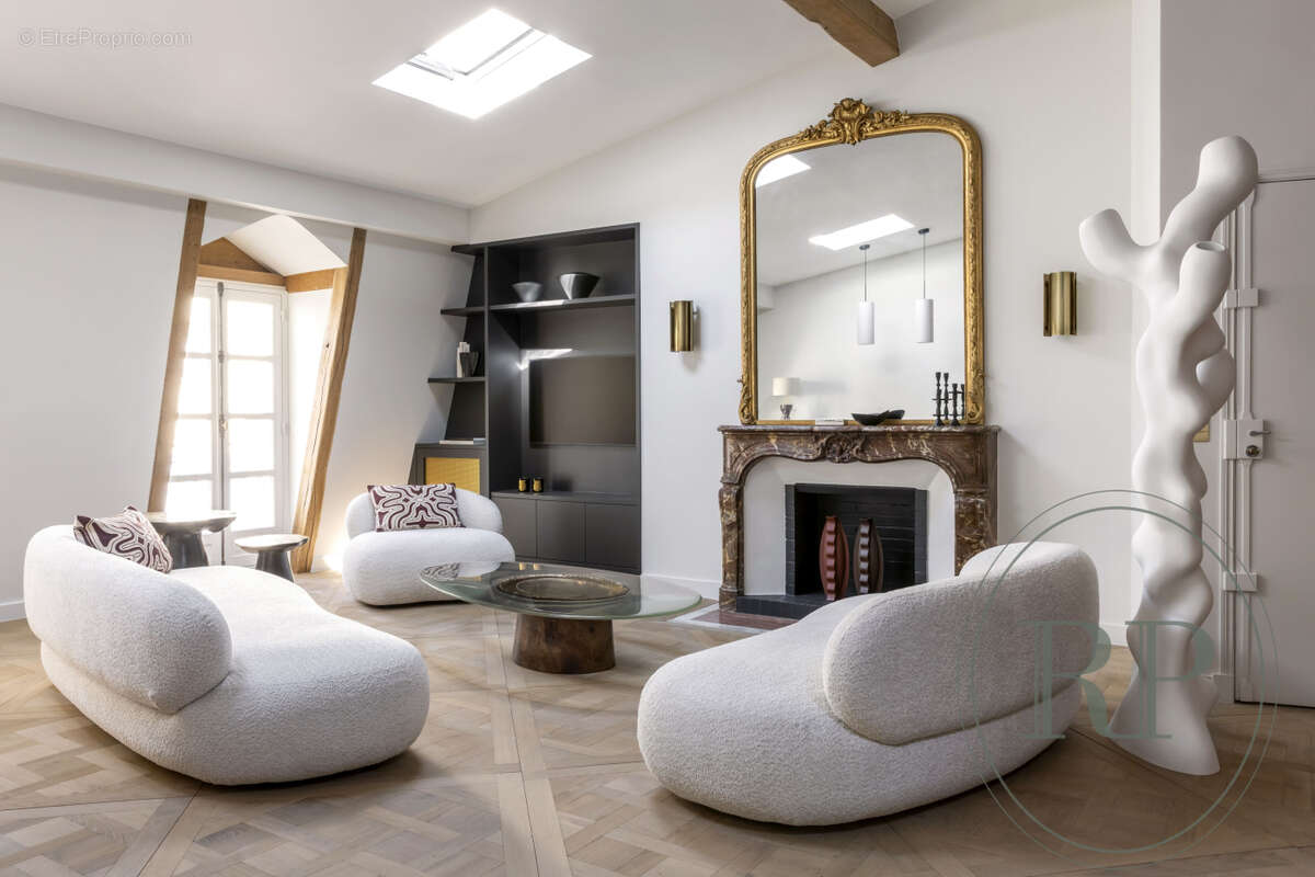 Appartement à PARIS-1E