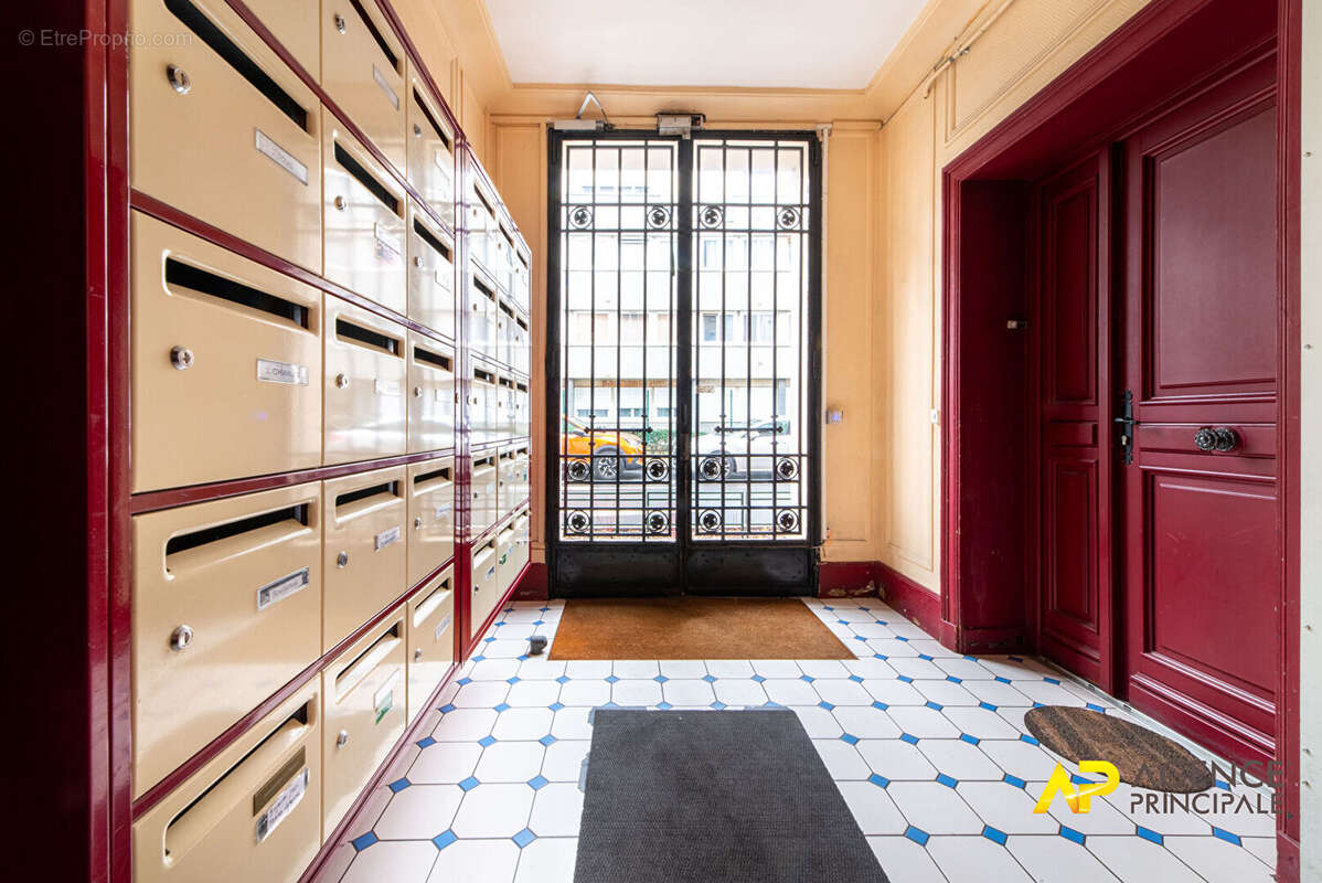 Appartement à LA GARENNE-COLOMBES