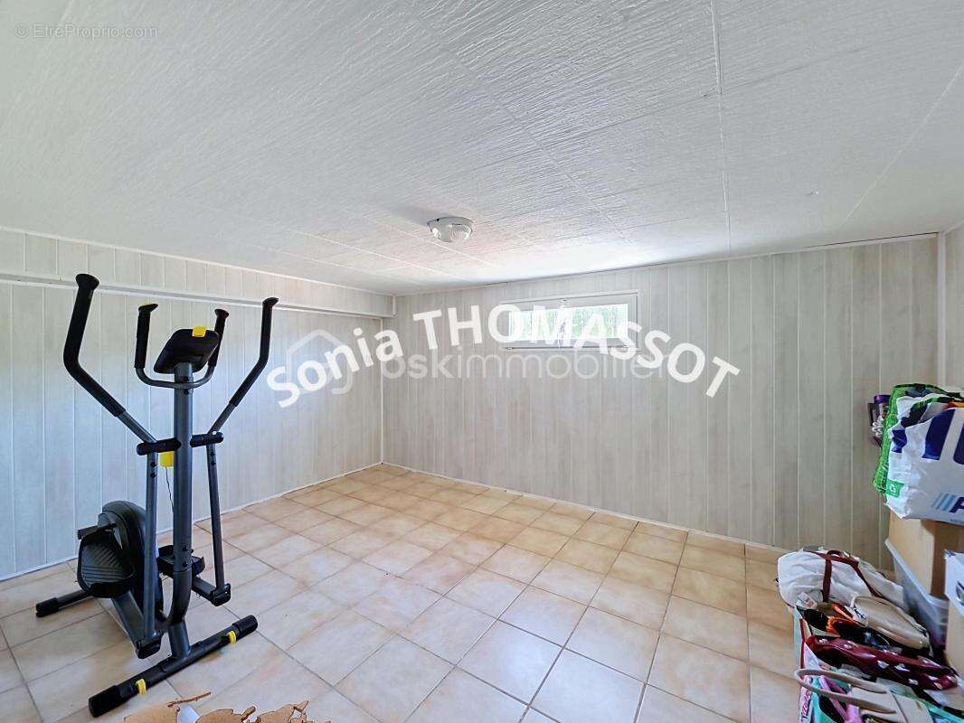 Maison sur sous-sol avec piscine – terrain clos - photo 15