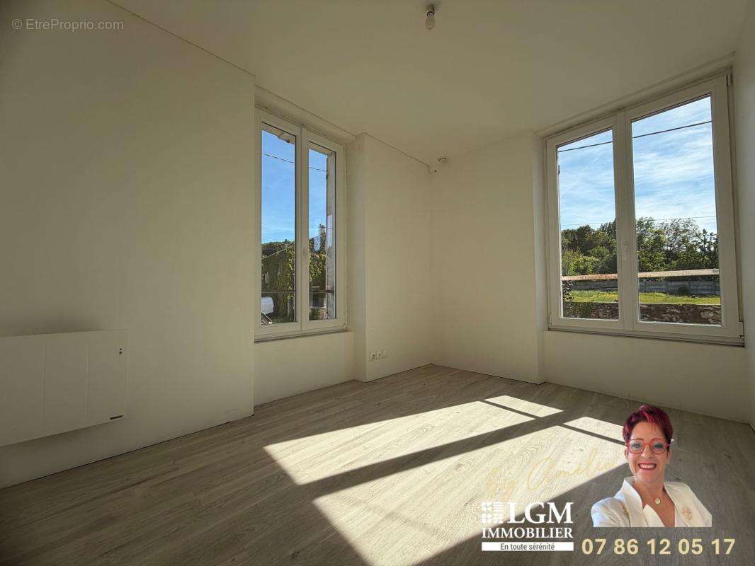 Crézancy – Maison de caractère 3 Chambres avec dépendances sur 784 m² - photo 10