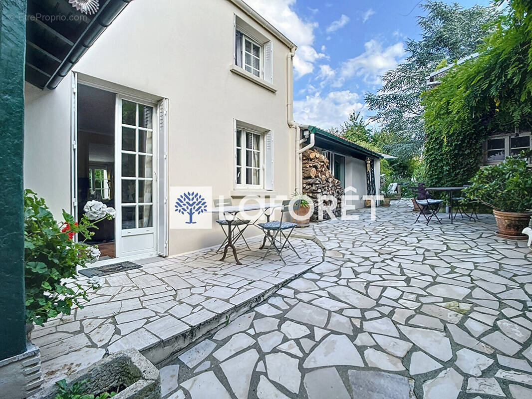 Maison à SAINT-NOM-LA-BRETECHE