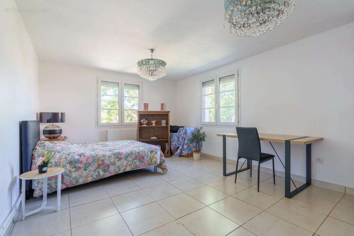 Maison à SAINTE-SAVINE