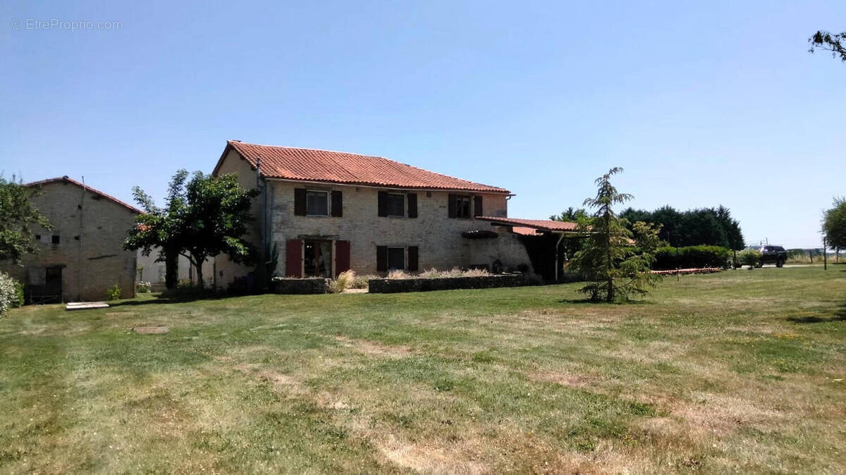 OVERVIEW - Maison à CELLEFROUIN