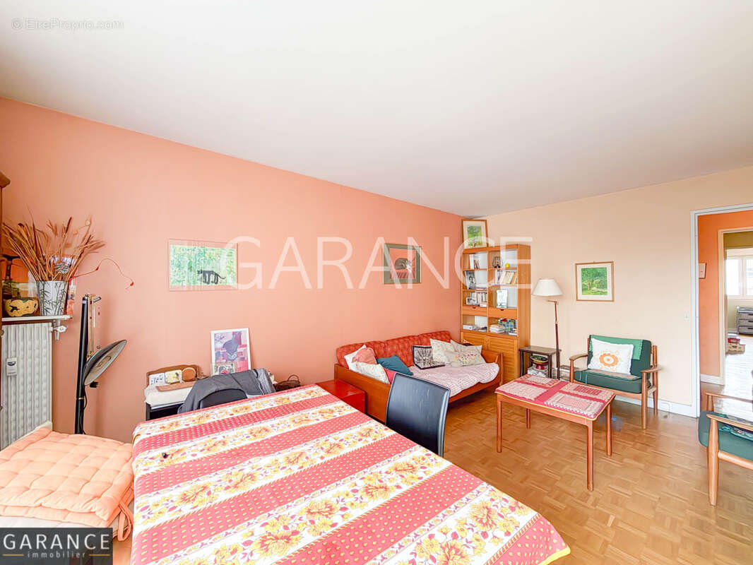 Appartement à PARIS-14E