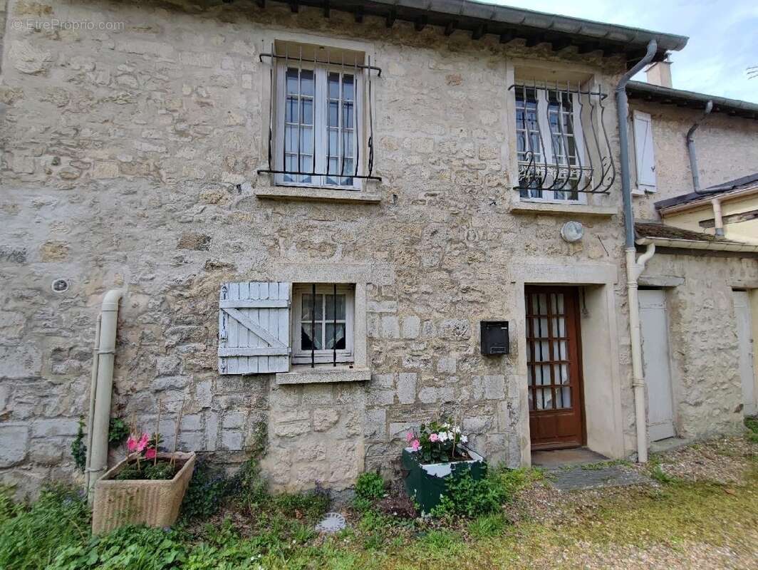 Maison à NESLES-LA-VALLEE